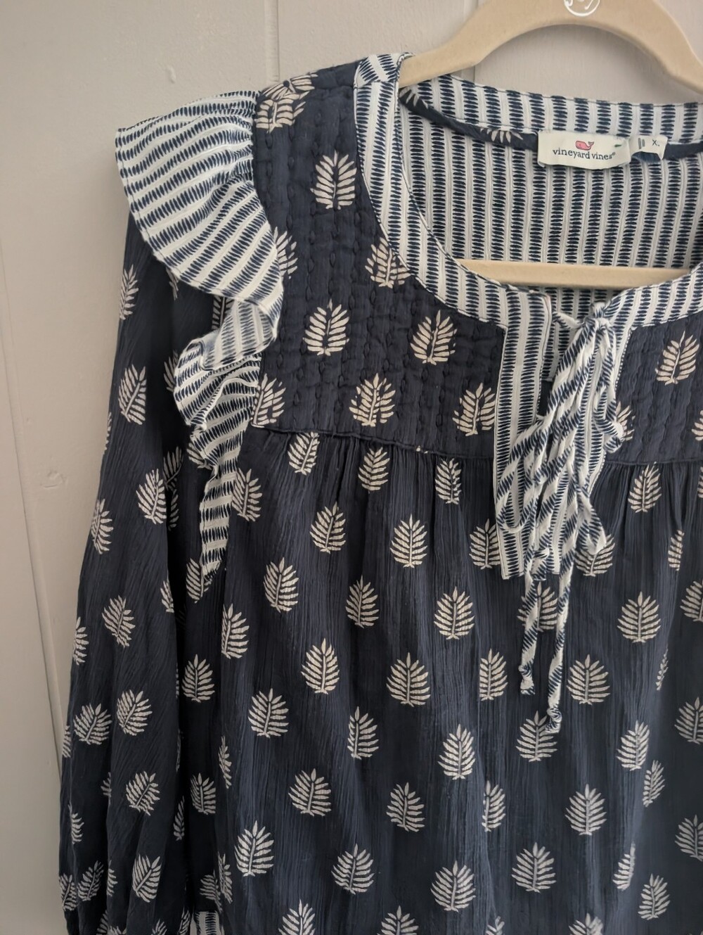 Vineyard Vines Fleur de Leaf Quilted Top - Picture 3 of 8